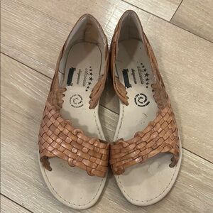 Women's Tan Woven HUARACHES